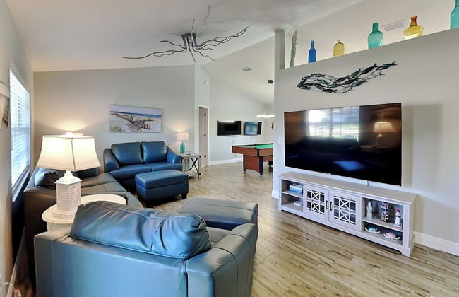 Sunny Palms Getaway - Photo 11