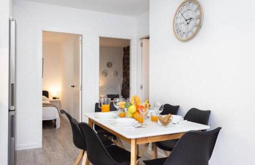 TenoHomes Sunny Terrace & Private Pool - Foto 13