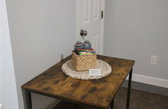 Cozy with Private Entry Near Fort Myers & Airport - Foto 4