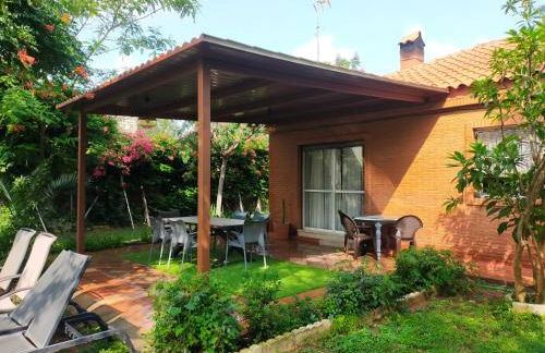 Precioso chalet próximo a Sevilla con jardín y piscina privada 8 personas Wifi gratis 2 salones 4 dormitorios 2 baños - Foto 74