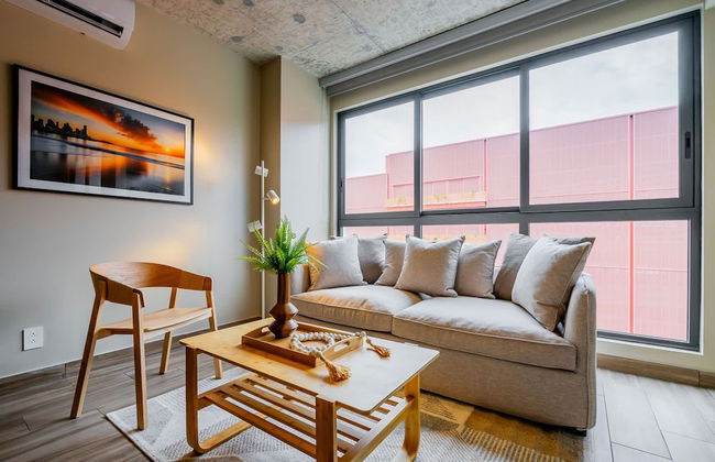 w Majestic 1BR w Great Pool in Centriqo - Foto 11