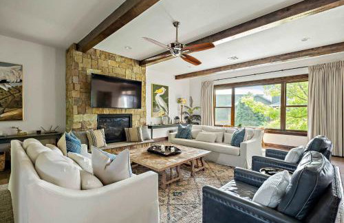 Lake Travis Luxe Villa - 4BR, Pickleball & BBQ - Foto 1