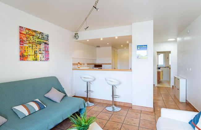 1 bedroom Apartment in Bormes-les-Mimosas with swimming pool and terrace - Photo 8