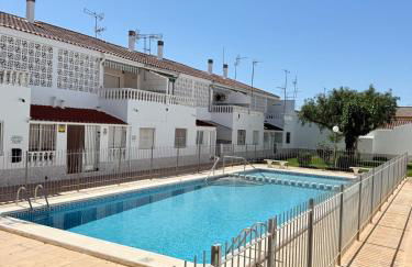 Bungalow with a pool and a terrace - Foto 1