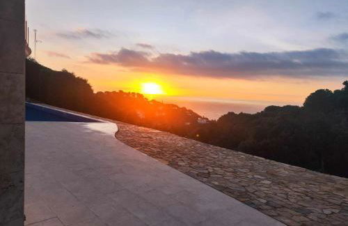 Gran Piscina Hidromasaje playa privada y sauna - Foto 9