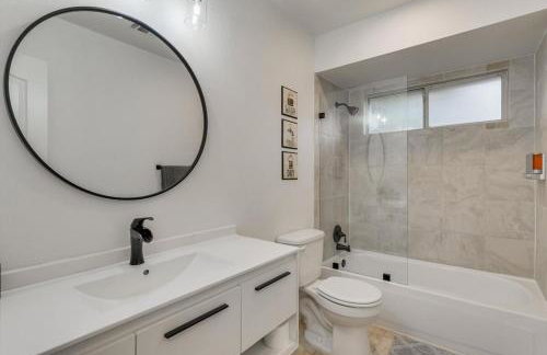 Spacious 6BR Pool Hot Tub & Game Room - Foto 40