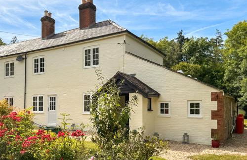 Pigeon Coo Farmhouse - Photo 1