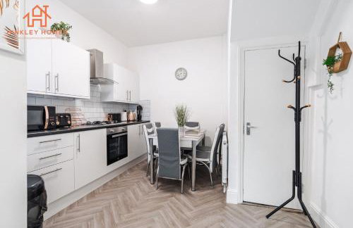 9 Guests, 4 Bedrooms, Modern Comfort in Bootle - Foto 8