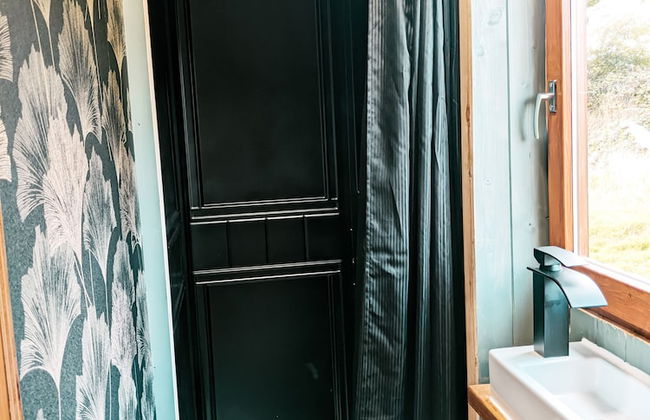 Stunning Shepherd's Hut Retreat, North Devon - Photo 12