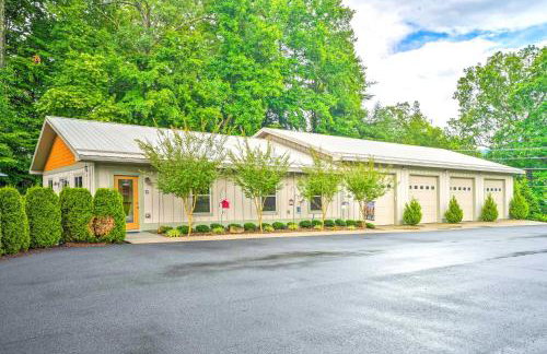 Pisgah Forest Farm Home: Outdoor Pool & Games - Foto 26
