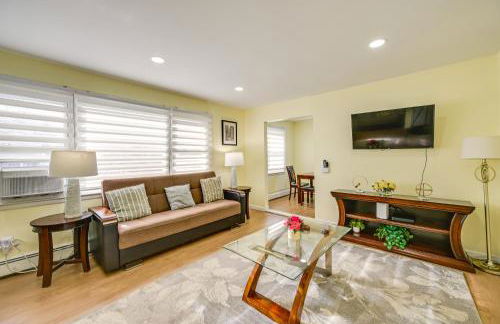 Walk to Public Transit Apt Next to Lincoln Park - Photo 1