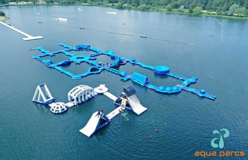 PRIME City Centre Location, THE JUKE BOX SUITE, Secure Gated FREE Parking Space, Unique STYLISH Apartment, AIR CONDITIONING & Two Bathrooms - Photo 42