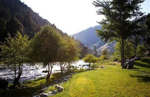 Family-Size Cottage with Trinity River Views in California - Foto 15