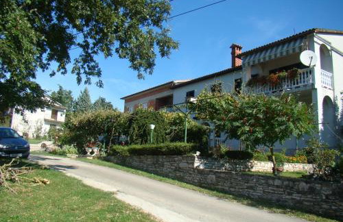 Apartments with a parking space Zajci, Central Istria - Sredisnja Istra - 14303 - Foto 1