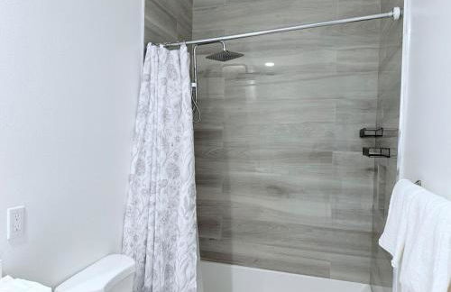 Modern Family Haven - Minutes from Disney Magic-OC - Foto 37