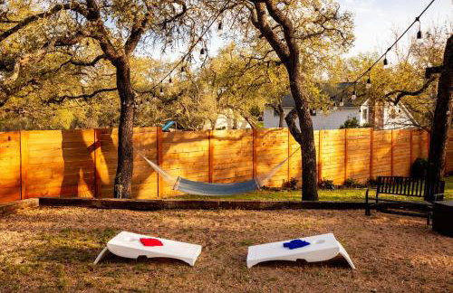 Lux 5BR gem with Heated Pool, SPA, and Outdoor Movie Theater - Foto 31