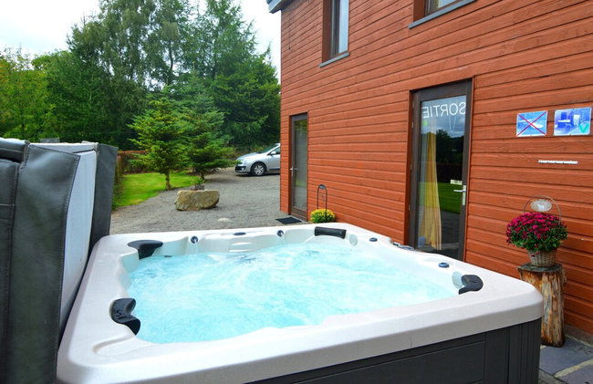 Quaint Cottage In Petite Langlire with Hot Tub - Photo 42