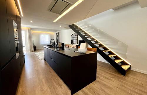 Premium Penthouse Seasonal Rental - Photo 3