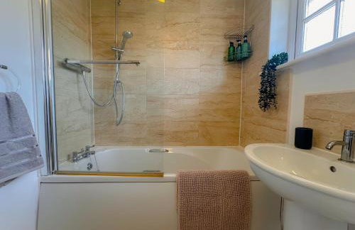 Perfect Booking 3 Bed Home in Central Bracknell - Foto 11