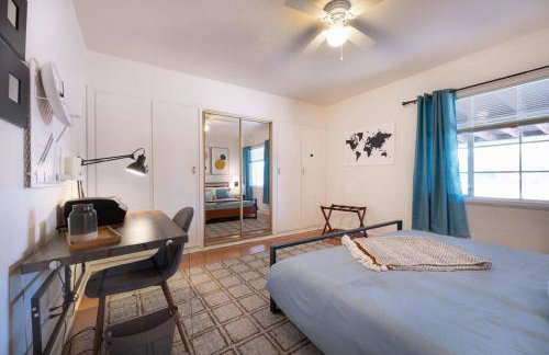 Cali 2BR Getaway Firepit, Yard & Spring Charm - Foto 20