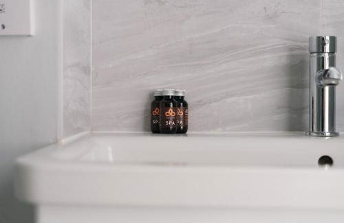 Stylish 2BR Retreat Steps from Kings Cross - Foto 12