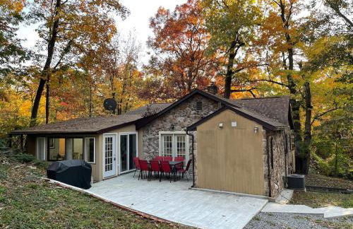 Entire Mountain Cottage Near Scenic Hiking Trails - Photo 2