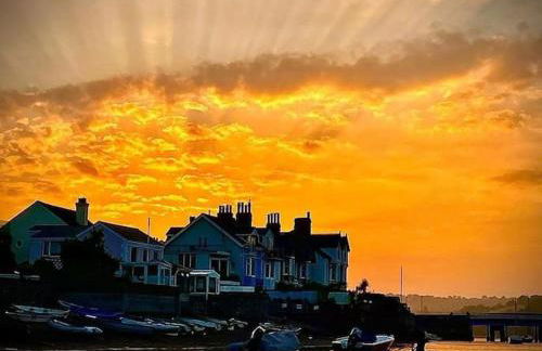 A unique and spacious river front property - Foto 64