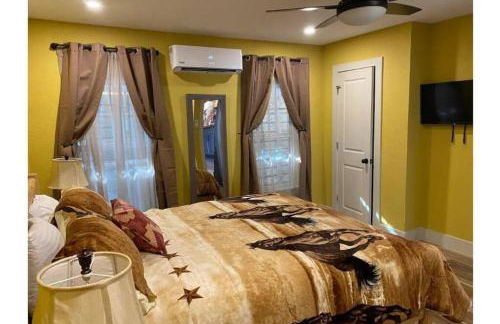 Stockyards-Walk 1 Block to StockYards-Cowboy Cabin - Photo 4