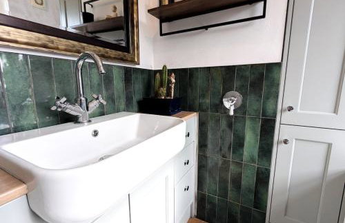 Quirky & cosy 1 or 2 bedroom house in peaceful village - Photo 18