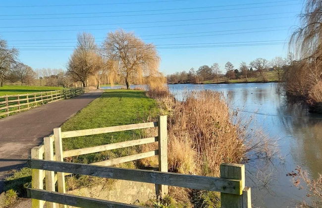 Charming Wentworth Lodge With Countryside Views - Photo 24