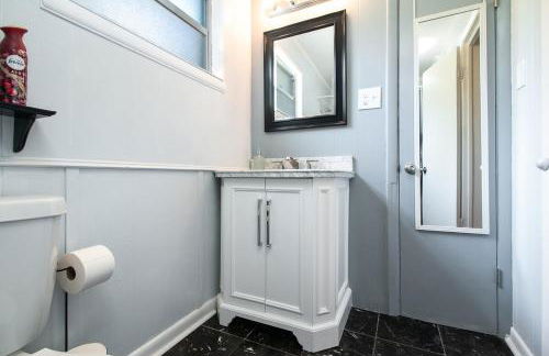 Farmhouse and Charming Place - Photo 43