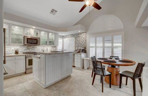 Beautiful 5BR w/King Beds, Pool & Hot Tub, Games - Photo 34