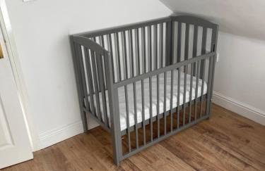 Large, 3 Floors, Quiet, Sleeps 16, 4 Bathrooms, 5 Parking, Semi rural Leicester - Foto 6