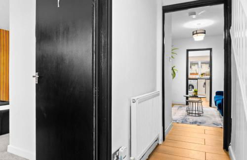 Spacious 5 Bedroom & 5 Bathrooms House - Garden - Parking - Netflix 376MW - Foto 18