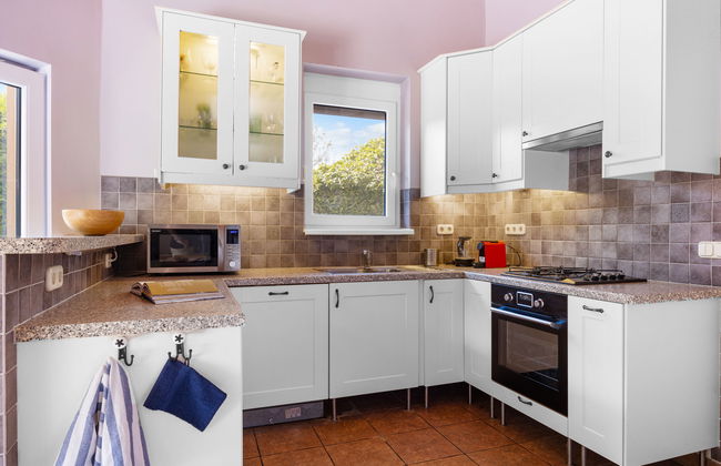 4 bedroom House in Siófok with private pool and garden - Photo 10