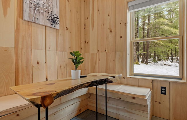 Ski Cabin w Hot Tub Gas Fireplace Near Cranmore - Photo 14