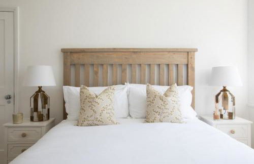 Number 42 by The Butler Collection - Foto 24