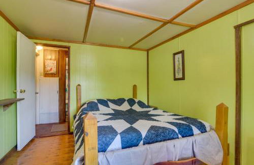 Serene Green Forest Hideaway with Spacious Yard - Foto 13