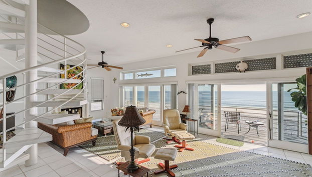 Breathtaking Beach Front House 3 Bedroom Home by RedAwning - Foto 2, Imagen principal