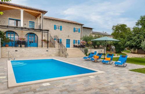 Stylish villa with swimming pool and garden - Foto 1
