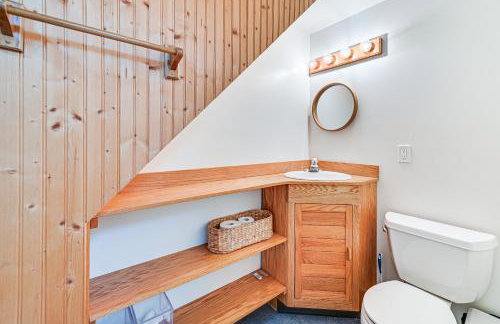 8 Mi to Tanglewood and Butternut Ski Spacious Home! - Foto 45