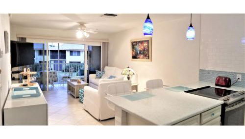 Chic Ocean Getaway - Walk to Beach, Pool & Hot Tub - Foto 3