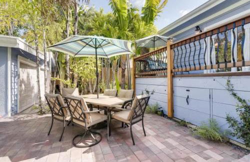 The Periwinkle House - Bask Poolside at this Sunlit West Palm Retreat - Foto 46