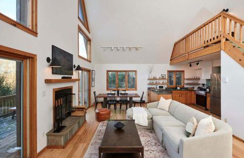 Private Chalet with Fire Pit Deck and Large Yard - Foto 5