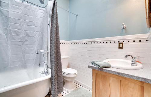 Vintage Downtown Laramie Apartment with Deck! - Foto 13