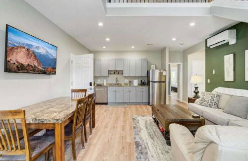 Luxury Retreat with Hot Tub Fire Pit & Forest Views - Foto 4