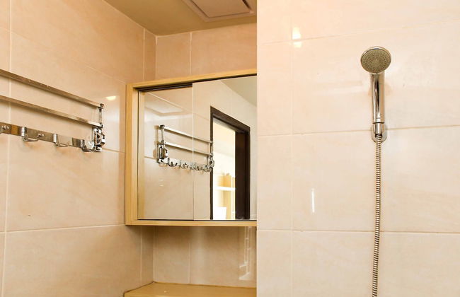 Tidy And Homey Studio Apartment At Mustika Golf Residence - Foto 10