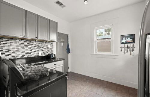 Updated Vintage Oasis, Near Downtown & Stadiums, Huge Yard - Foto 13