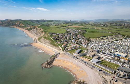NEW Beachfront Apartment slps 4, West Bay, Dorset - Photo 1
