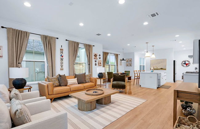 Chic Modern Farm Haus - Minutes to Everything - Foto 16